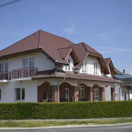 Apartment Fonix Apartmanhaz Nagypali
